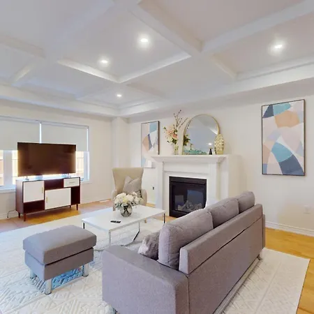 New Custom-Built House In Toronto Villa